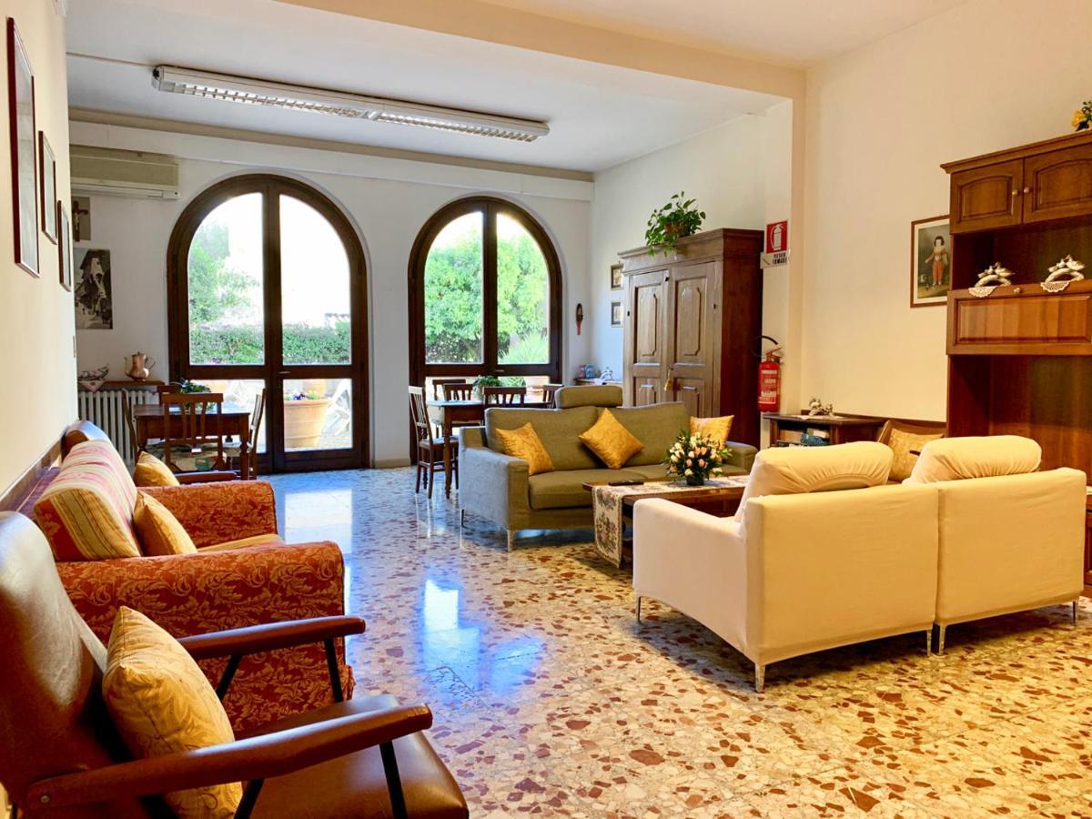 Casa Per Ferie Regina Santo Rosario Bed & Breakfast Florence Exterior photo