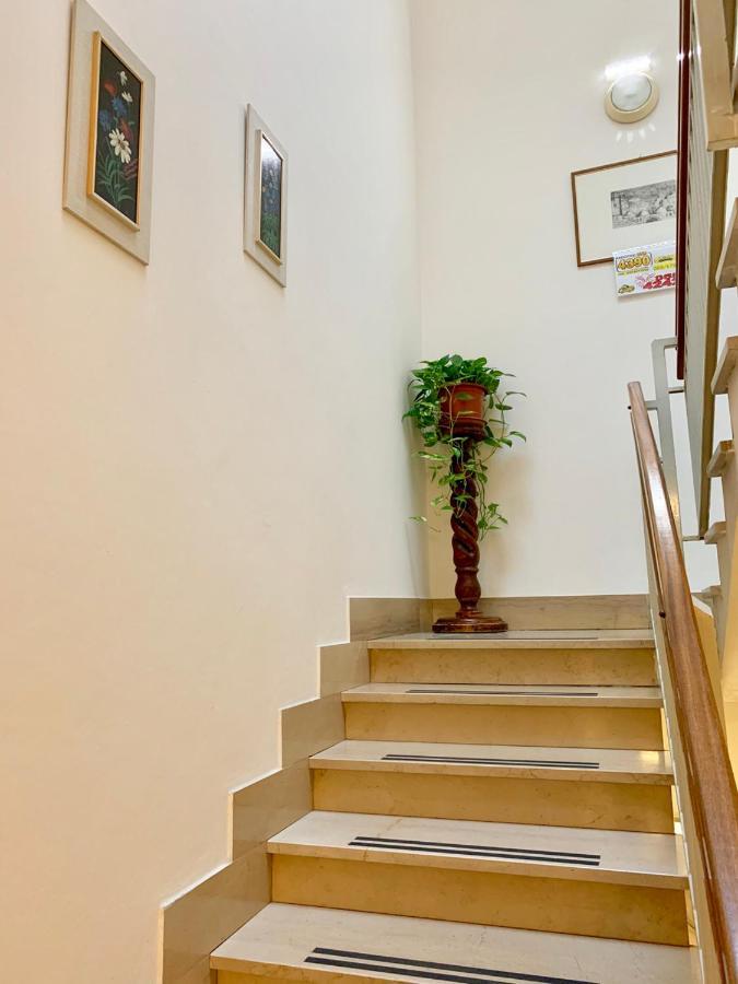 Casa Per Ferie Regina Santo Rosario Bed & Breakfast Florence Exterior photo