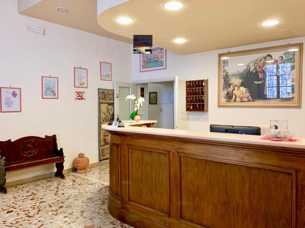 Casa Per Ferie Regina Santo Rosario Bed & Breakfast Florence Exterior photo
