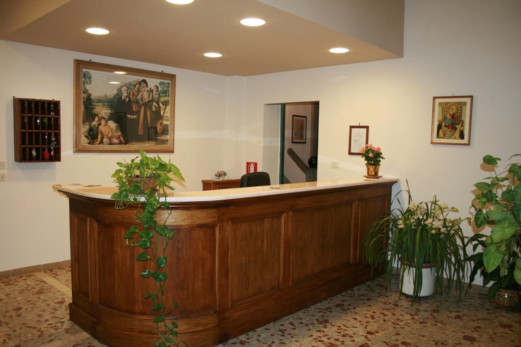 Casa Per Ferie Regina Santo Rosario Bed & Breakfast Florence Exterior photo